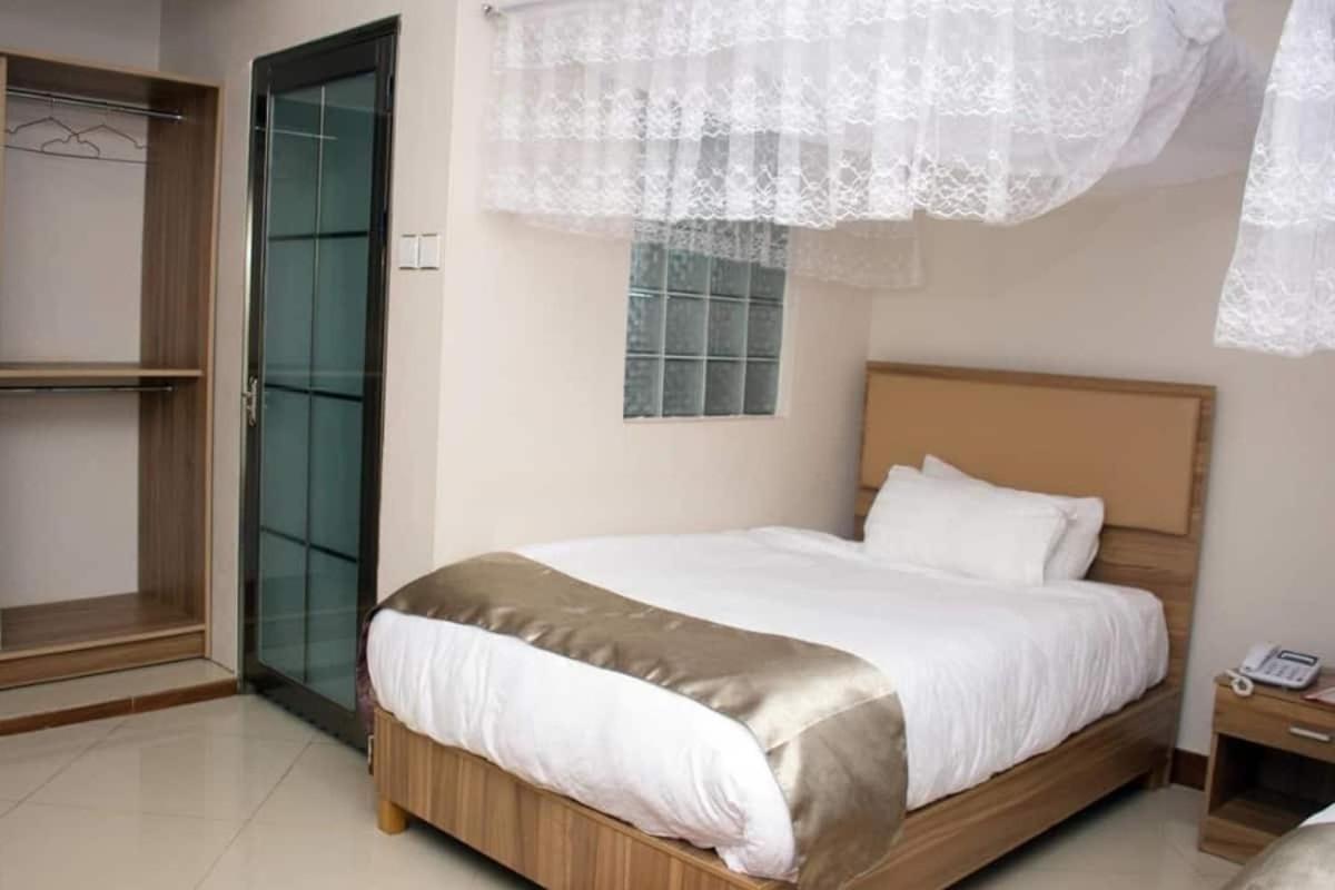 Santa Maria Hotel Entebbe Dış mekan fotoğraf